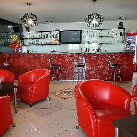 בית הארחה Restaurant And Stenly
